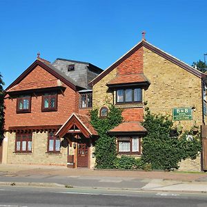 Oakwood Bed And Breakfast Heathrow